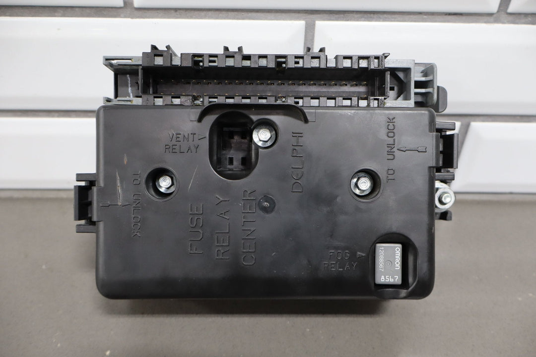 2005 Chevy SSR Cabin Fuse Relay Junction Box W/Cover