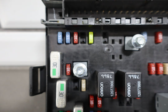 2005 Chevy SSR Cabin Fuse Relay Junction Box W/Cover