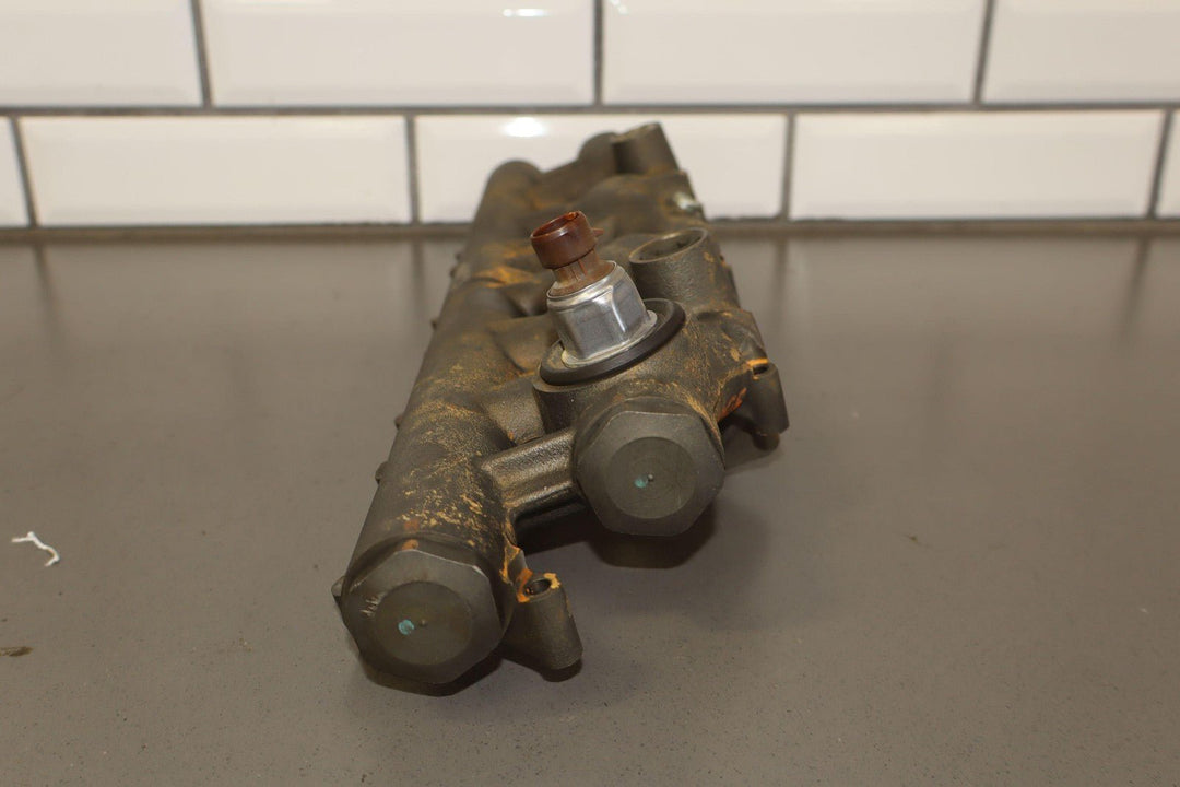 2005 Ford 6.0 Powerstroke Pair Left Right Fuel Injector Rails OEM