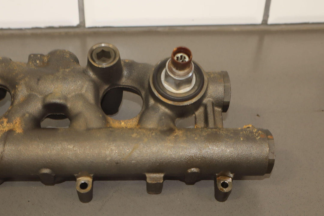 2005 Ford 6.0 Powerstroke Pair Left Right Fuel Injector Rails OEM