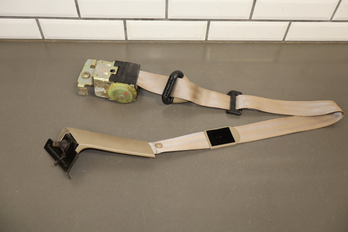 2005 Ford F-250 Super Duty Crew Cab Right Rear Seat belt Pebble AQ