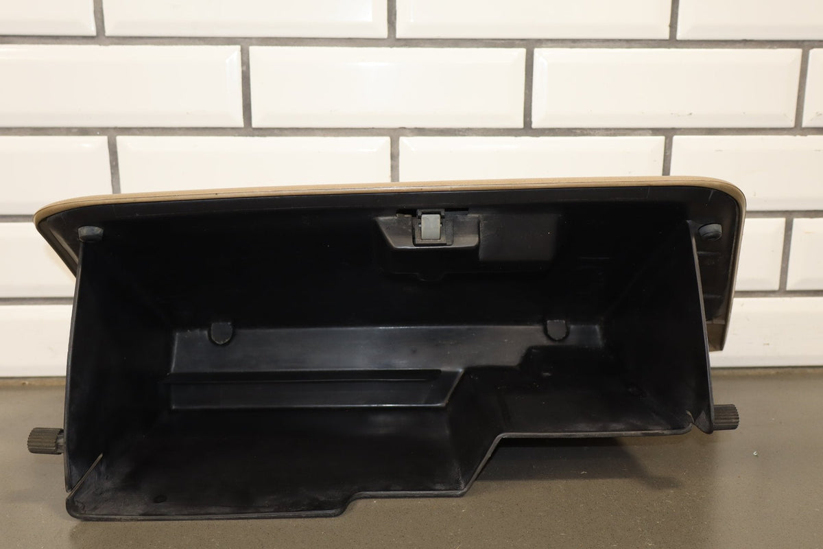 2005 Ford F-250 Super Duty Lariat Glove Box Pebble AQ