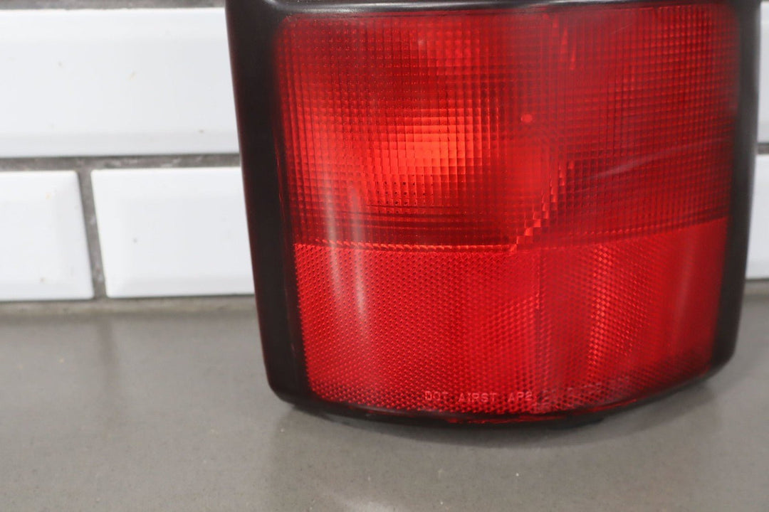 2005 GMC Yukon GMT800 Tail Light Set Left Right OEM