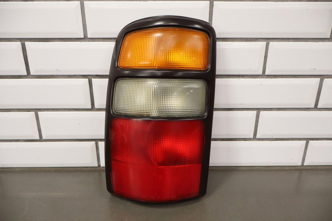 2005 GMC Yukon GMT800 Tail Light Set Left Right OEM