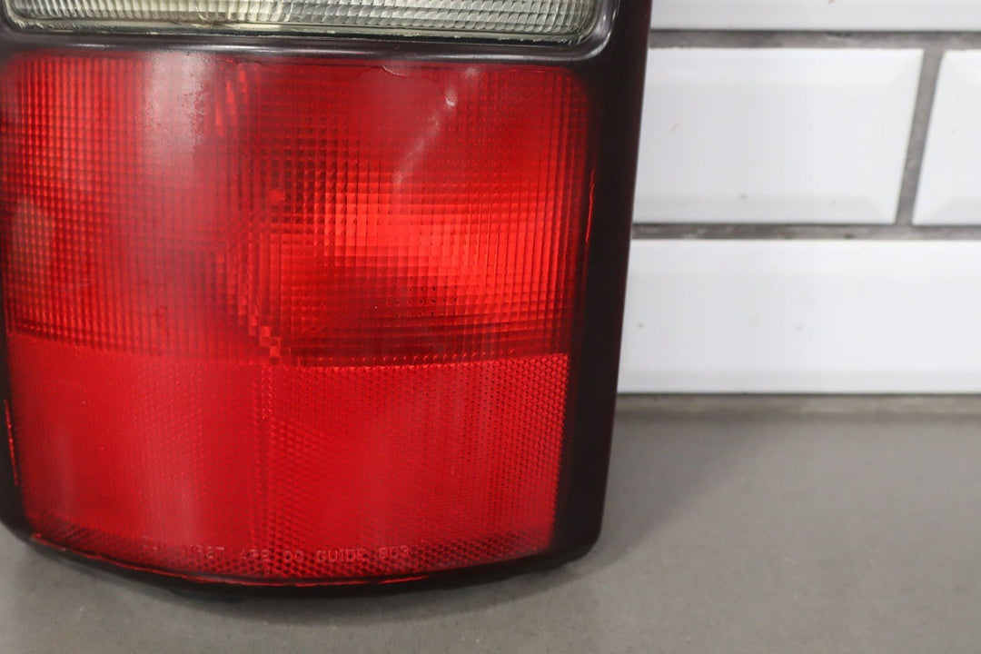 2005 GMC Yukon GMT800 Tail Light Set Left Right OEM