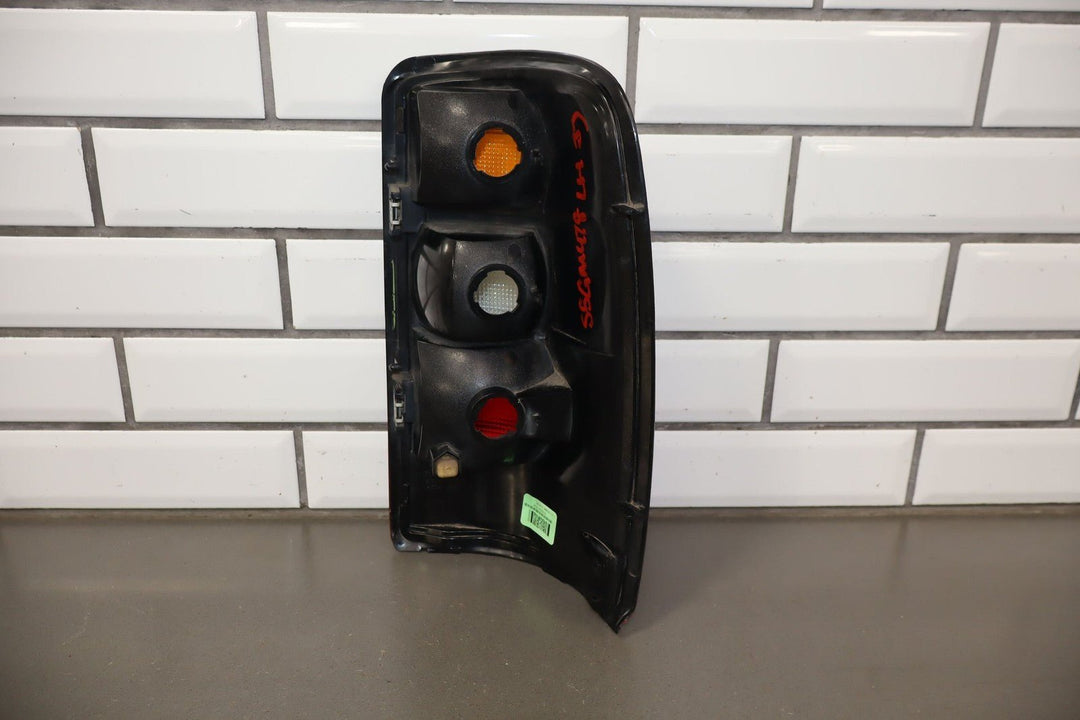 2005 GMC Yukon GMT800 Tail Light Set Left Right OEM