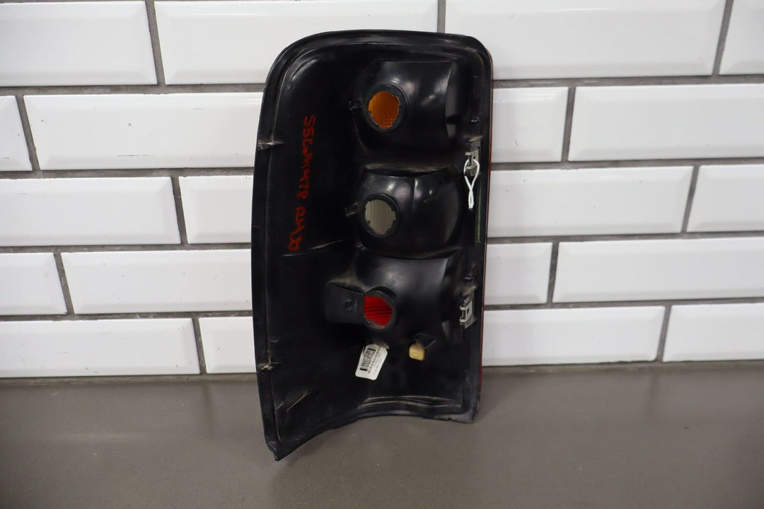 2005 GMC Yukon GMT800 Tail Light Set Left Right OEM