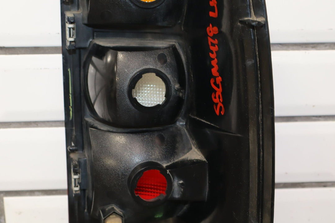 2005 GMC Yukon GMT800 Tail Light Set Left Right OEM