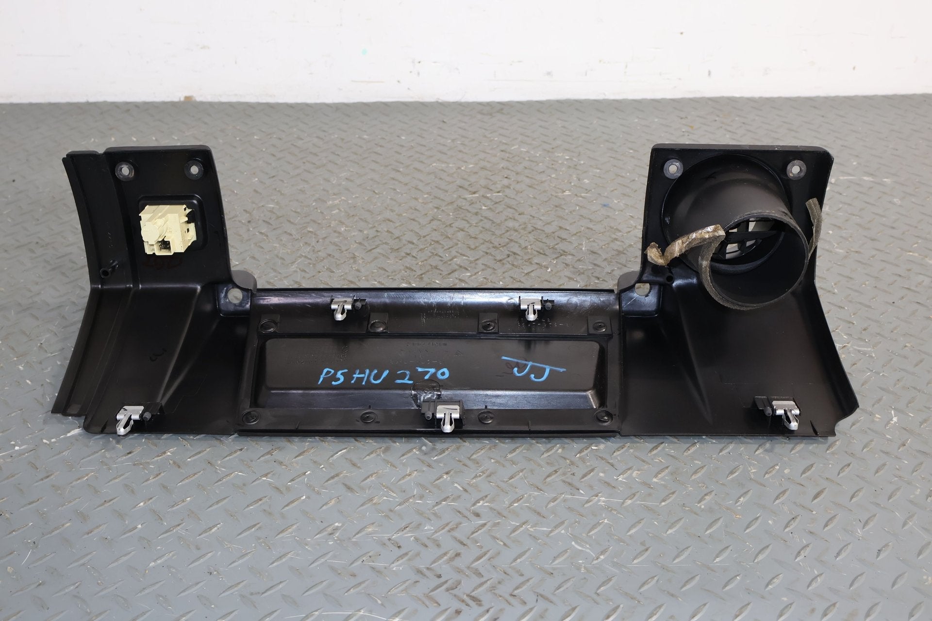 2005 Hummer H2- Dash Vent
