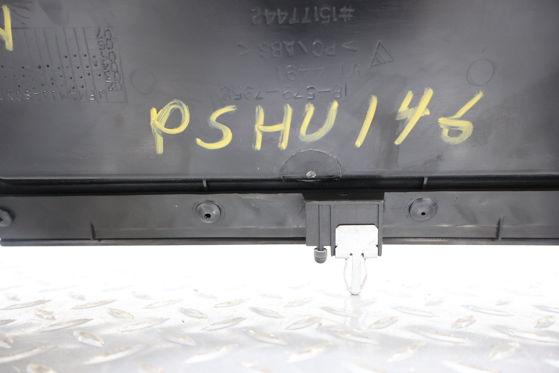 2005 Hummer H2- Dash Vent