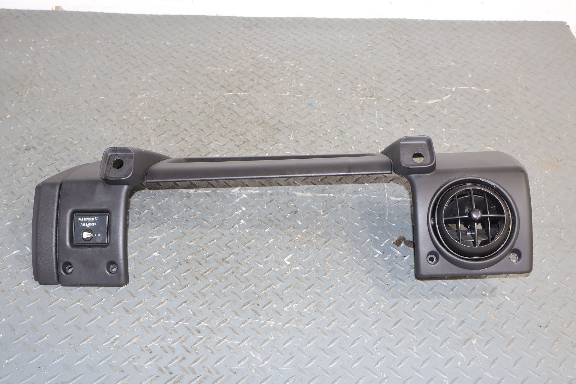 2005 Hummer H2- Dash Vent