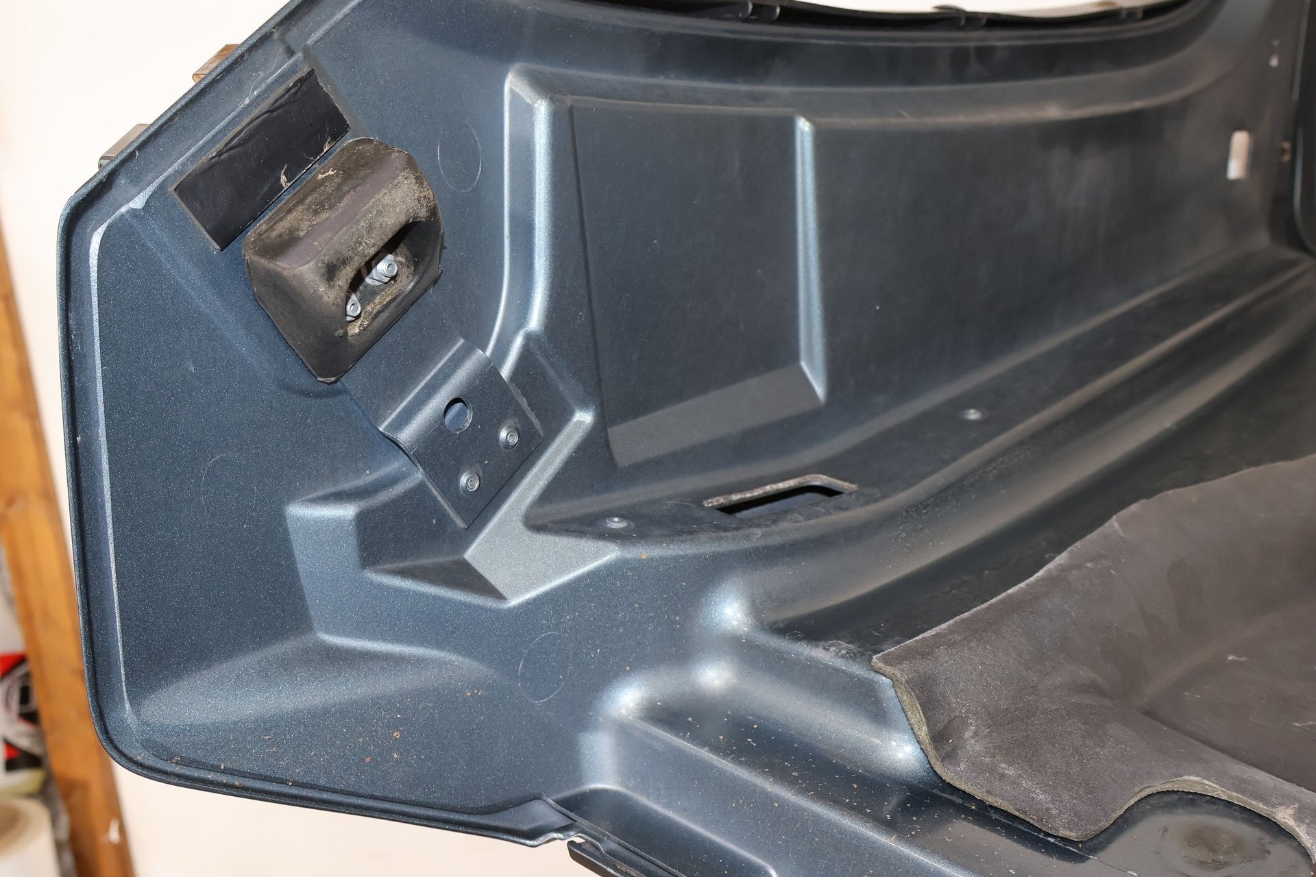 2005 Hummer H2- Hood