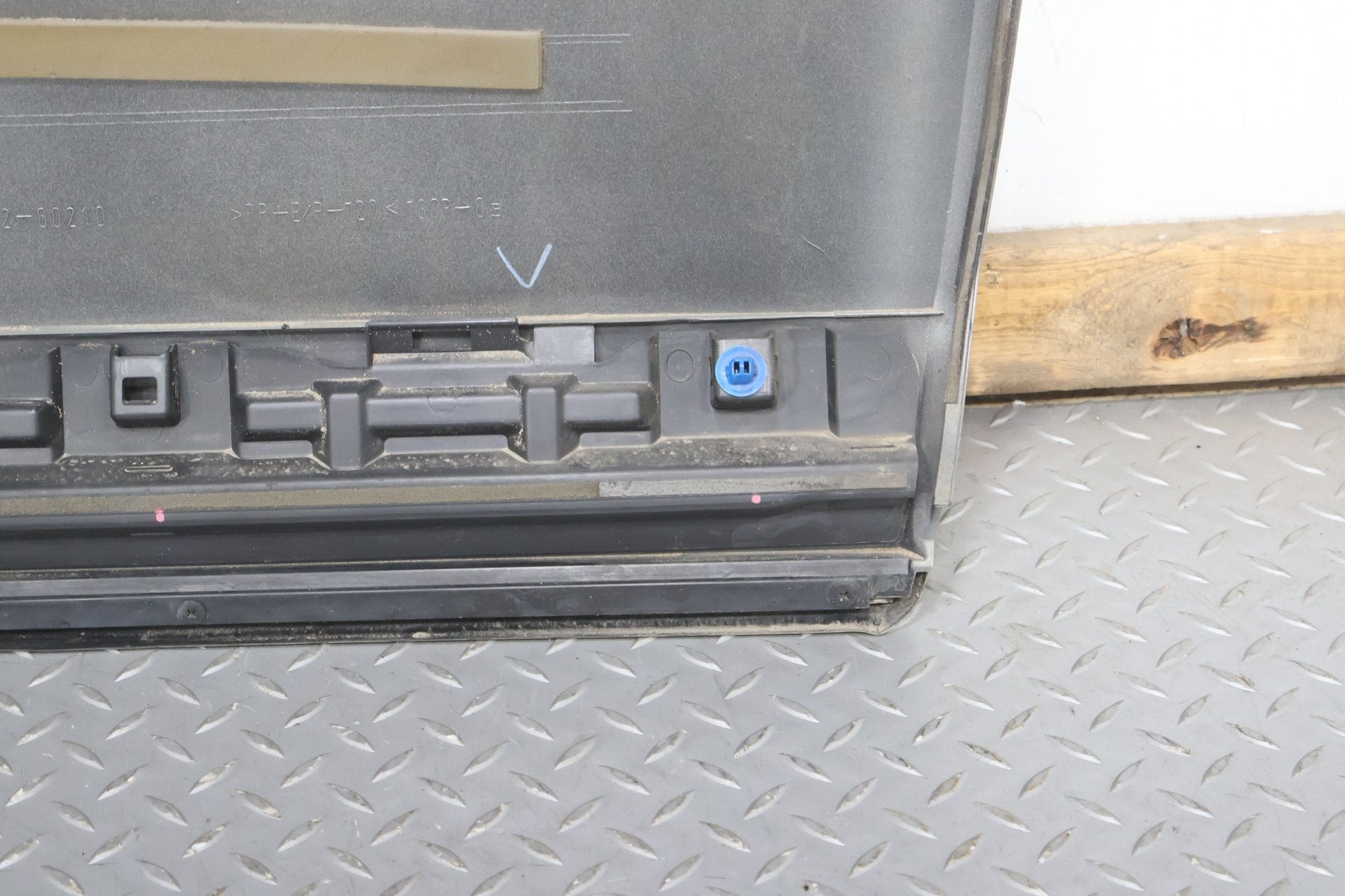 2005 Lexus GX470- REAR DOOR MOULDING