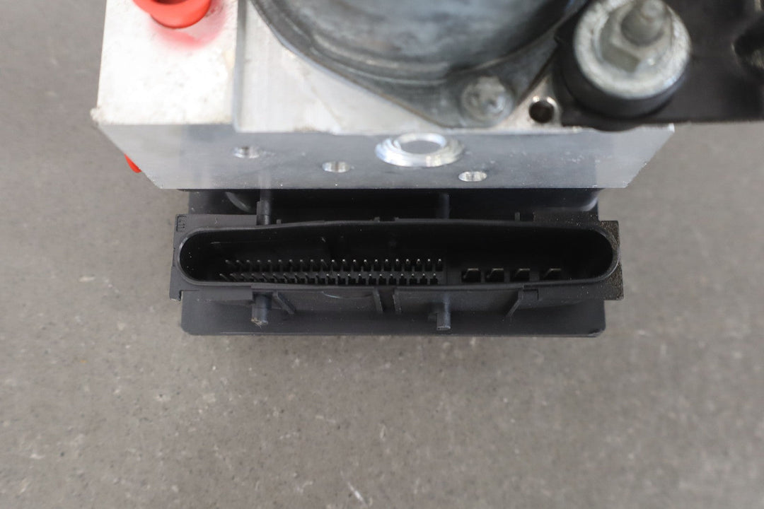 2005 Pontiac GTO Anti - Lock Brake Pump & Module ABS