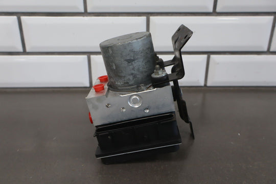2005 Pontiac GTO Anti - Lock Brake Pump & Module ABS