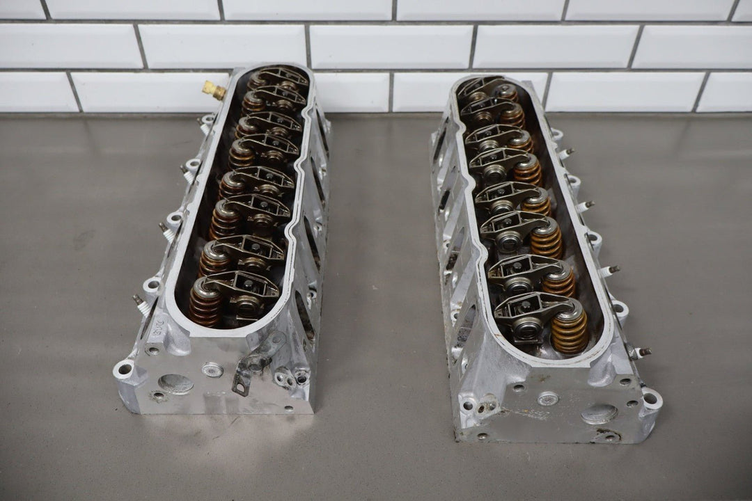 2005 Pontiac GTO Cylinder Head 12629058