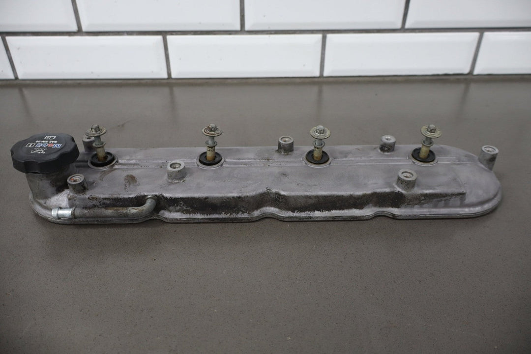 2005 Pontiac GTO Valve Cover 12568998