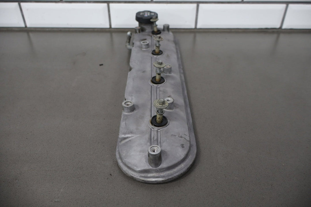2005 Pontiac GTO Valve Cover 12568998