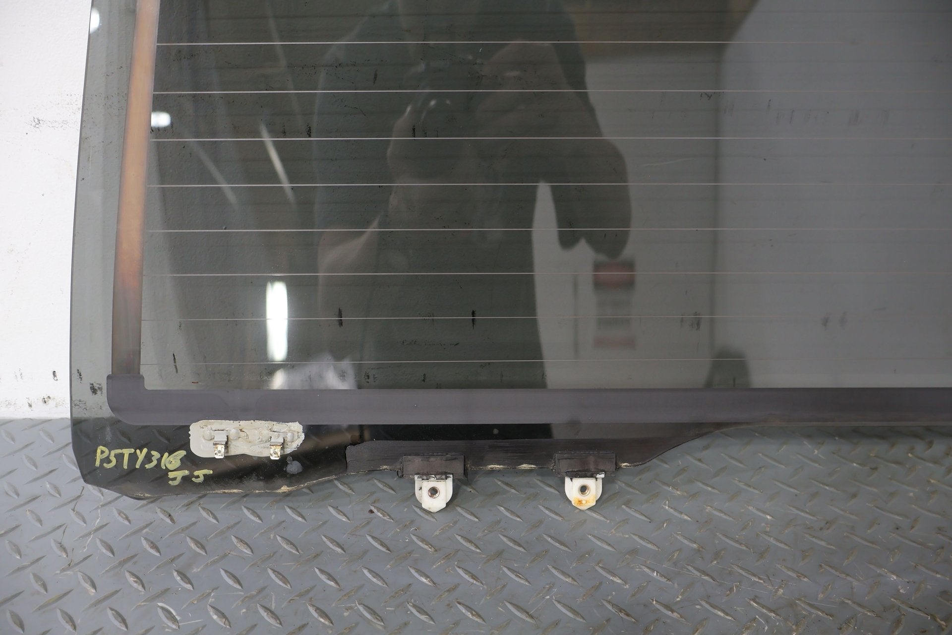 2005 Toyota 4Runner- Back Door Glass