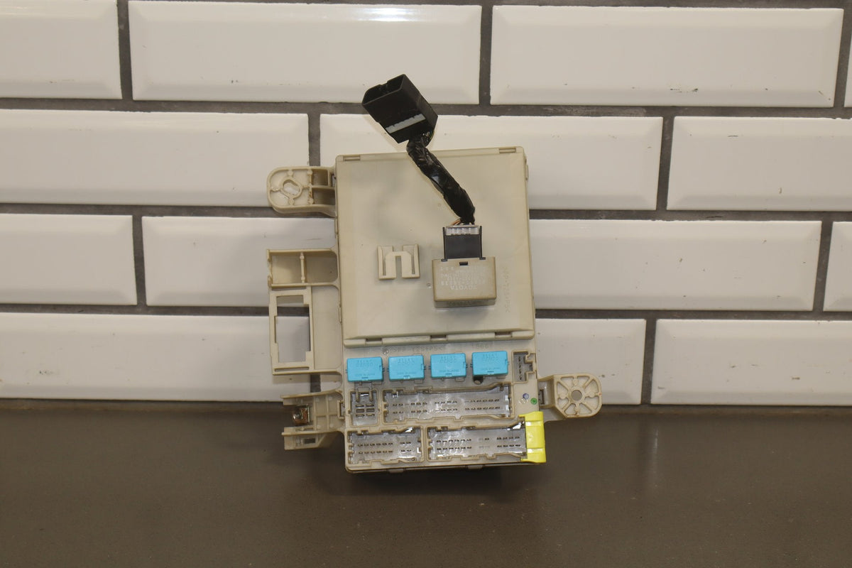 2005 Toyota 4Runner SR5 N210 4.7L Gasoline Cabin Fuse Box