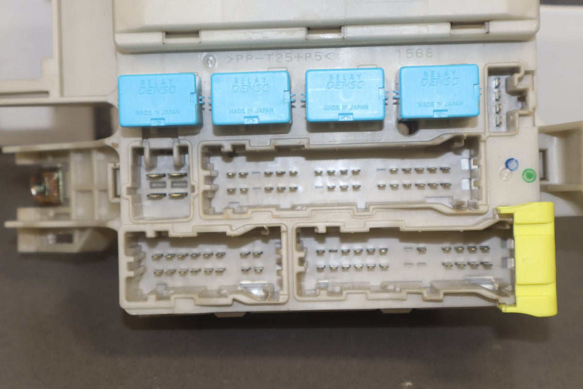 2005 Toyota 4Runner SR5 N210 4.7L Gasoline Cabin Fuse Box