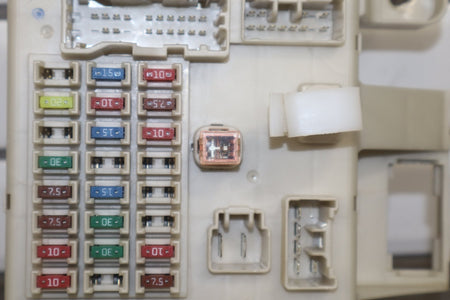 2005 Toyota 4Runner SR5 N210 4.7L Gasoline Cabin Fuse Box
