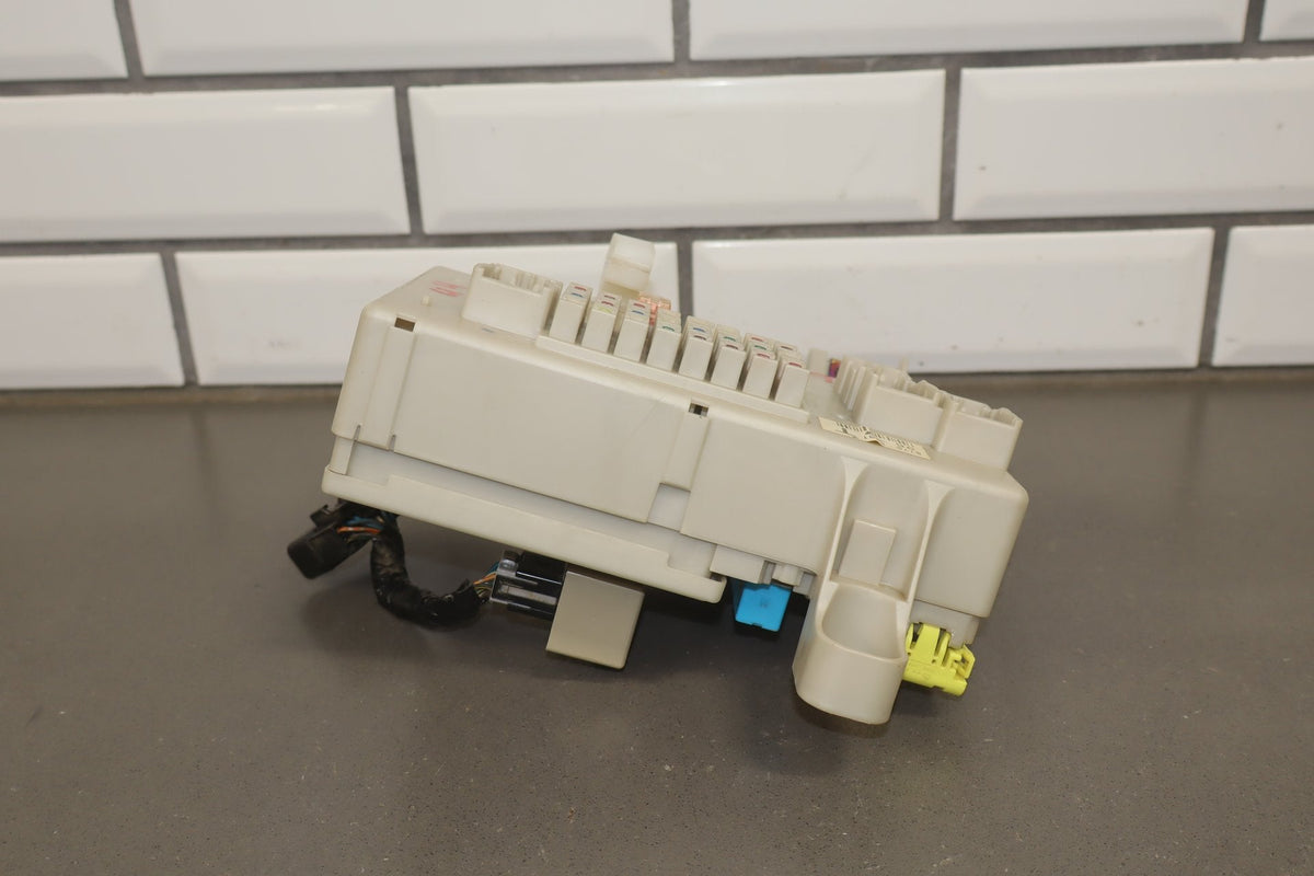 2005 Toyota 4Runner SR5 N210 4.7L Gasoline Cabin Fuse Box