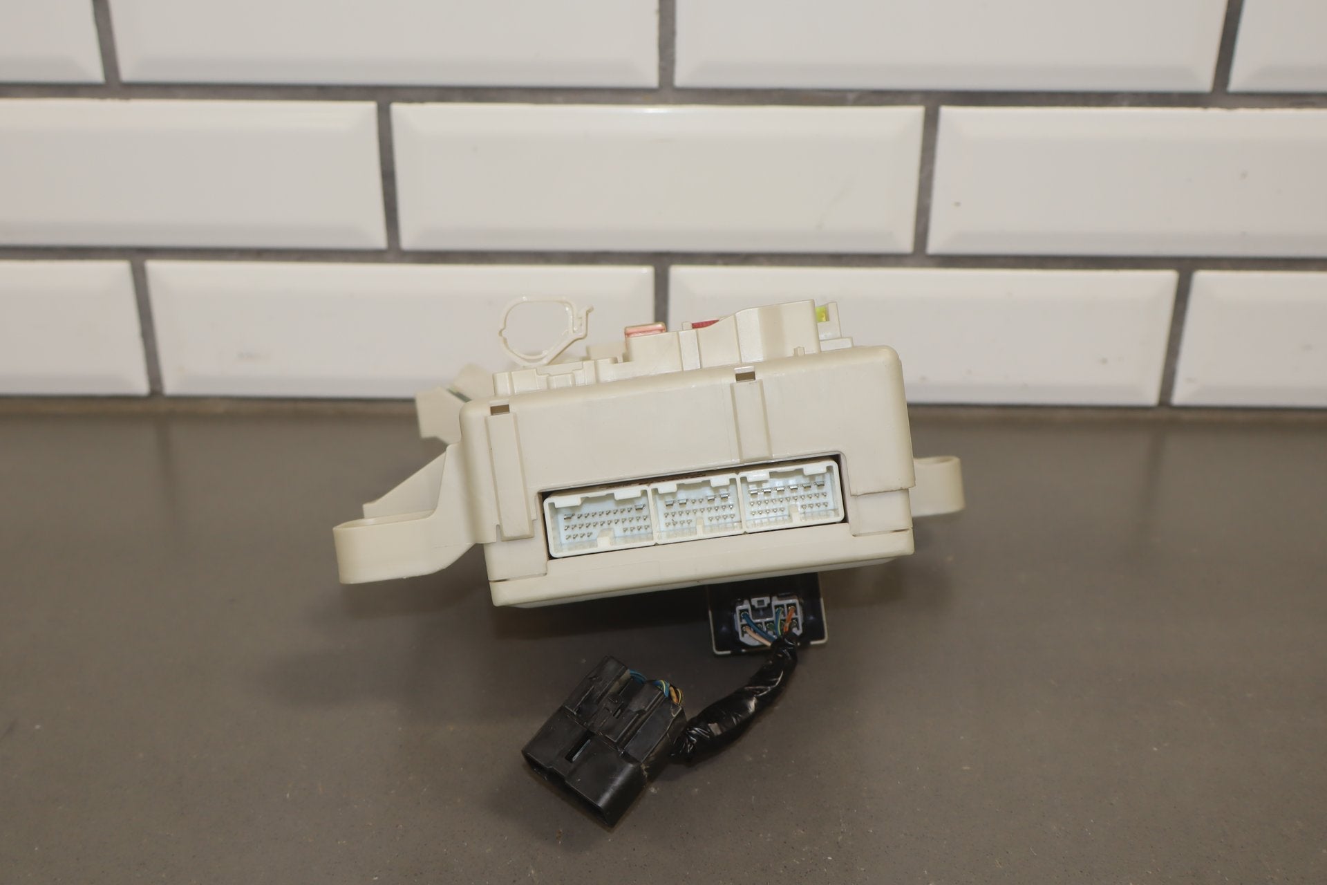 2005 Toyota 4Runner SR5 N210 4.7L Gasoline Cabin Fuse Box
