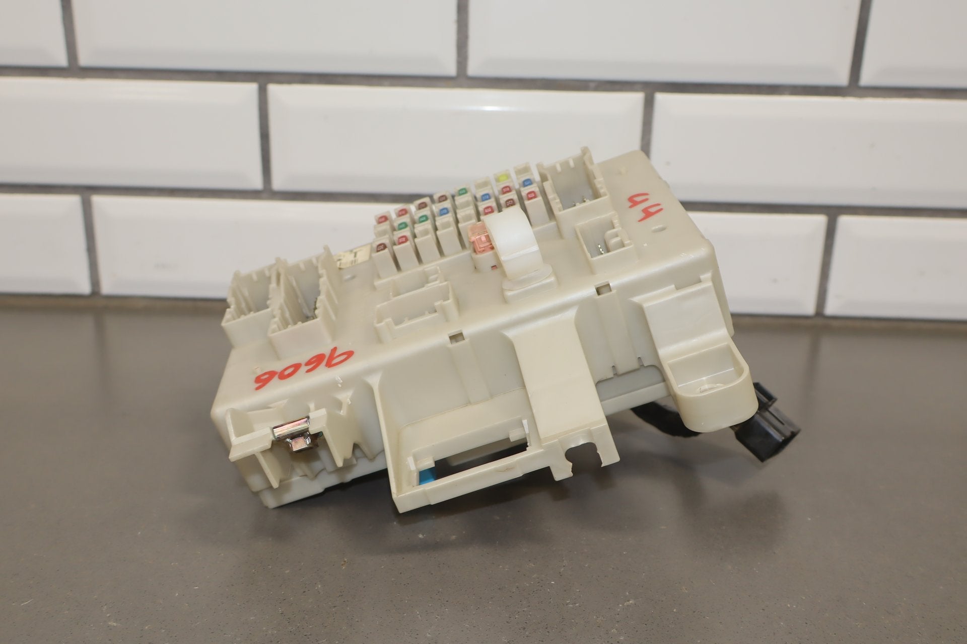 2005 Toyota 4Runner SR5 N210 4.7L Gasoline Cabin Fuse Box