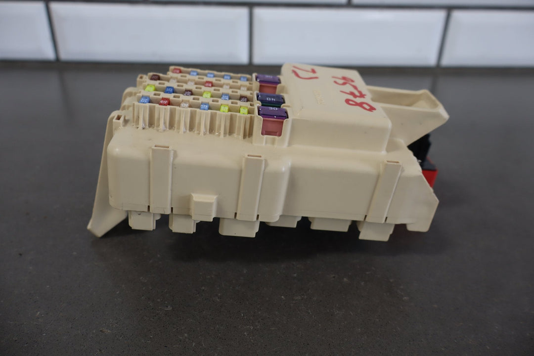 2005 Toyota Sequoia SR5 4.7 Cabin Fuse Box