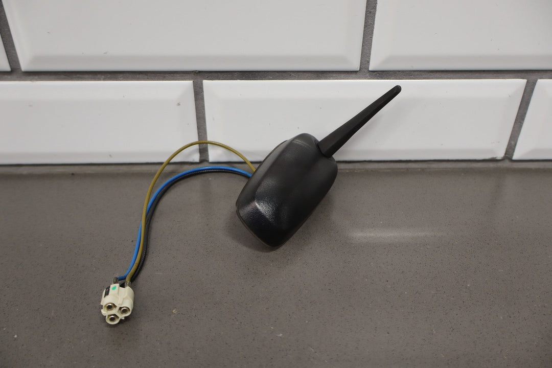 2006 - 2007 Hummer H2 Roof Mounted Shark Fin GPS/Navigation Antenna OEM