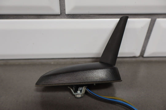 2006 - 2007 Hummer H2 Roof Mounted Shark Fin GPS/Navigation Antenna OEM