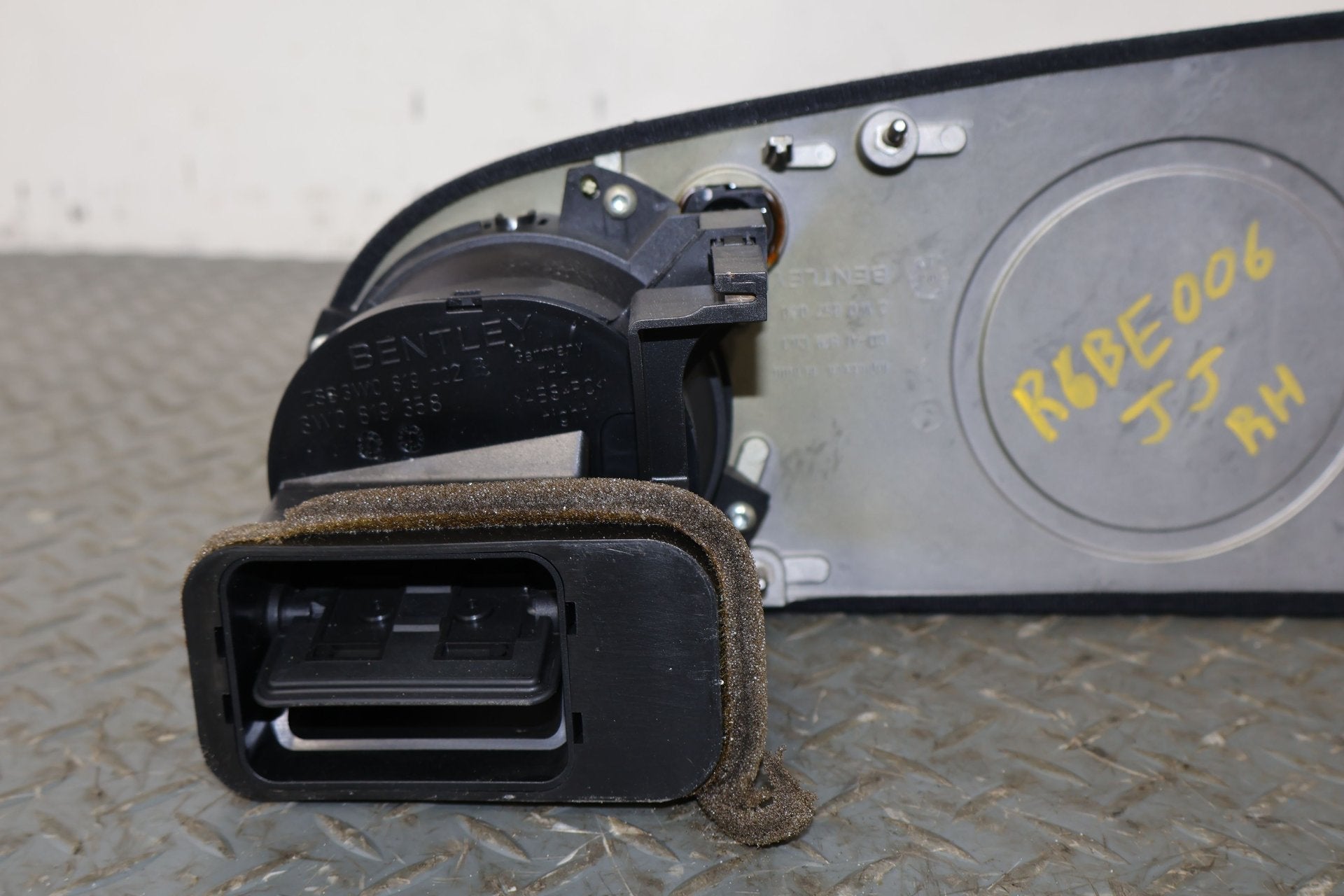 2006 Bentley Continental- Dash Vent