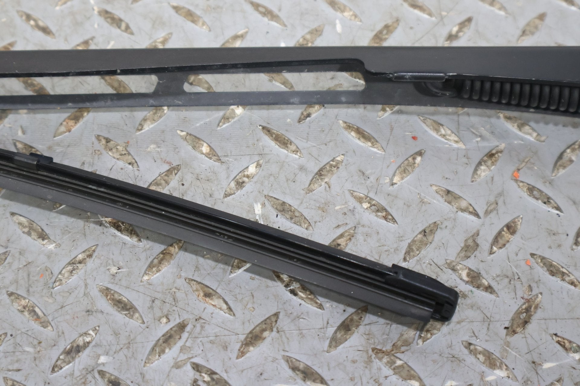 2006 Bentley Continental- Wiper Arm