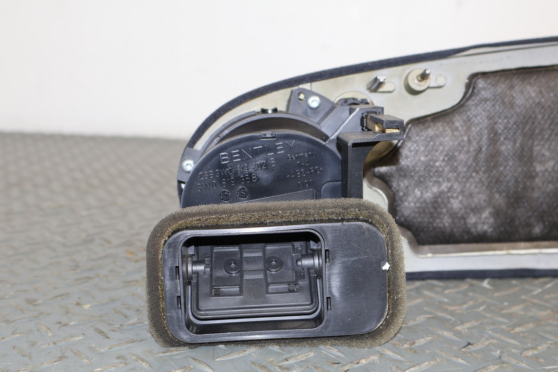 2006 BENTLY- Dash Vent