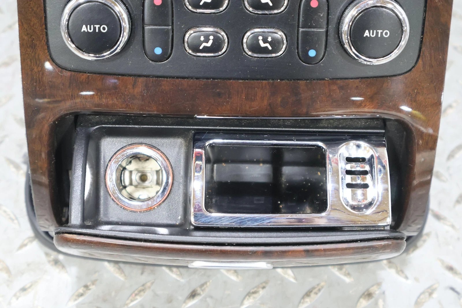 2006 BENTLY- Front Console