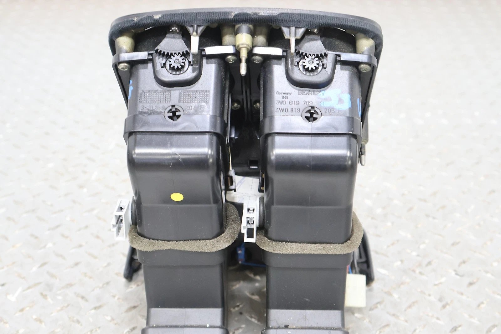 2006 BENTLY- Front Console