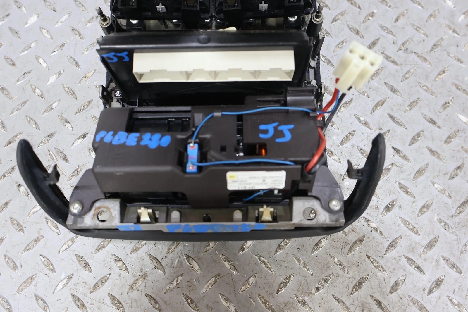2006 BENTLY- Front Console