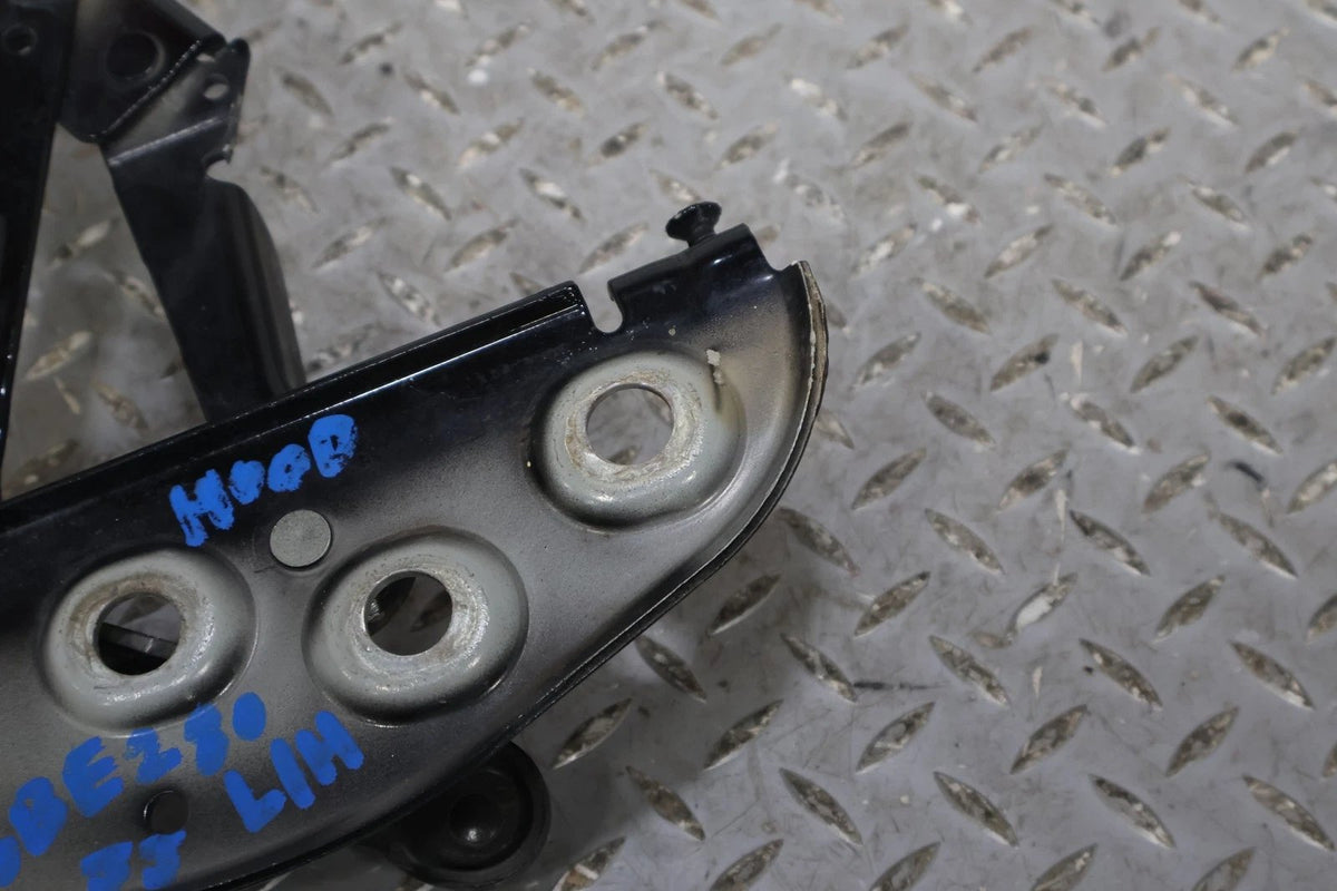 2006 BENTLY- Hood Hinge