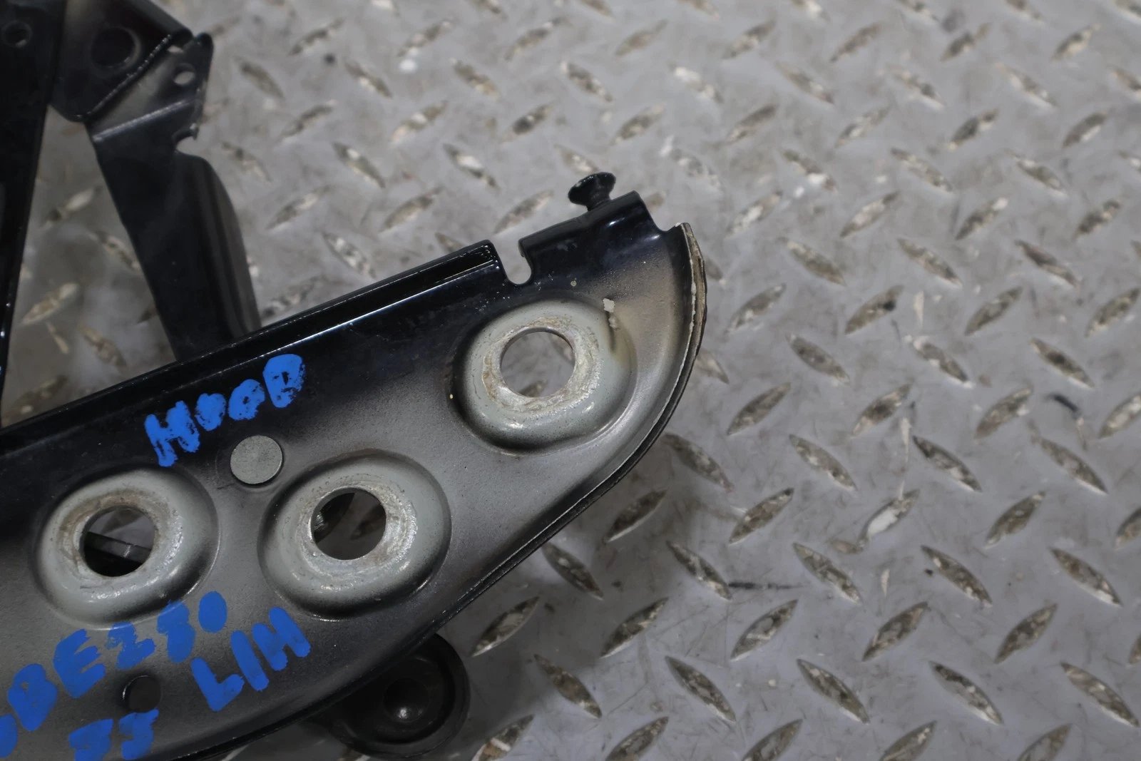 2006 BENTLY- Hood Hinge