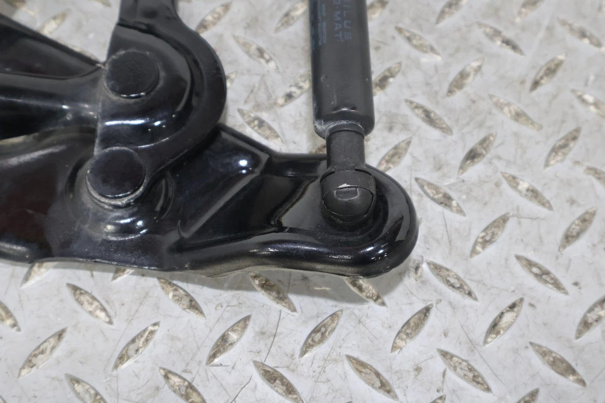 2006 BENTLY- Hood Hinge