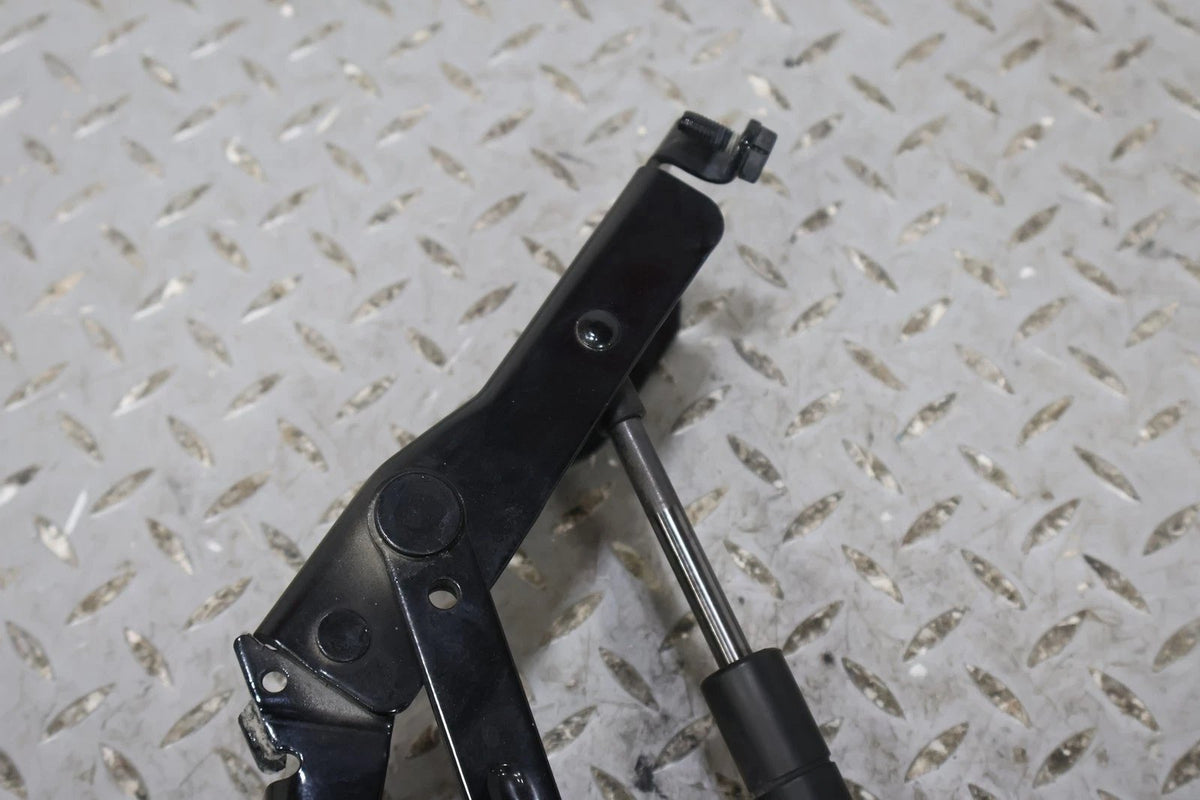 2006 BENTLY- Hood Hinge