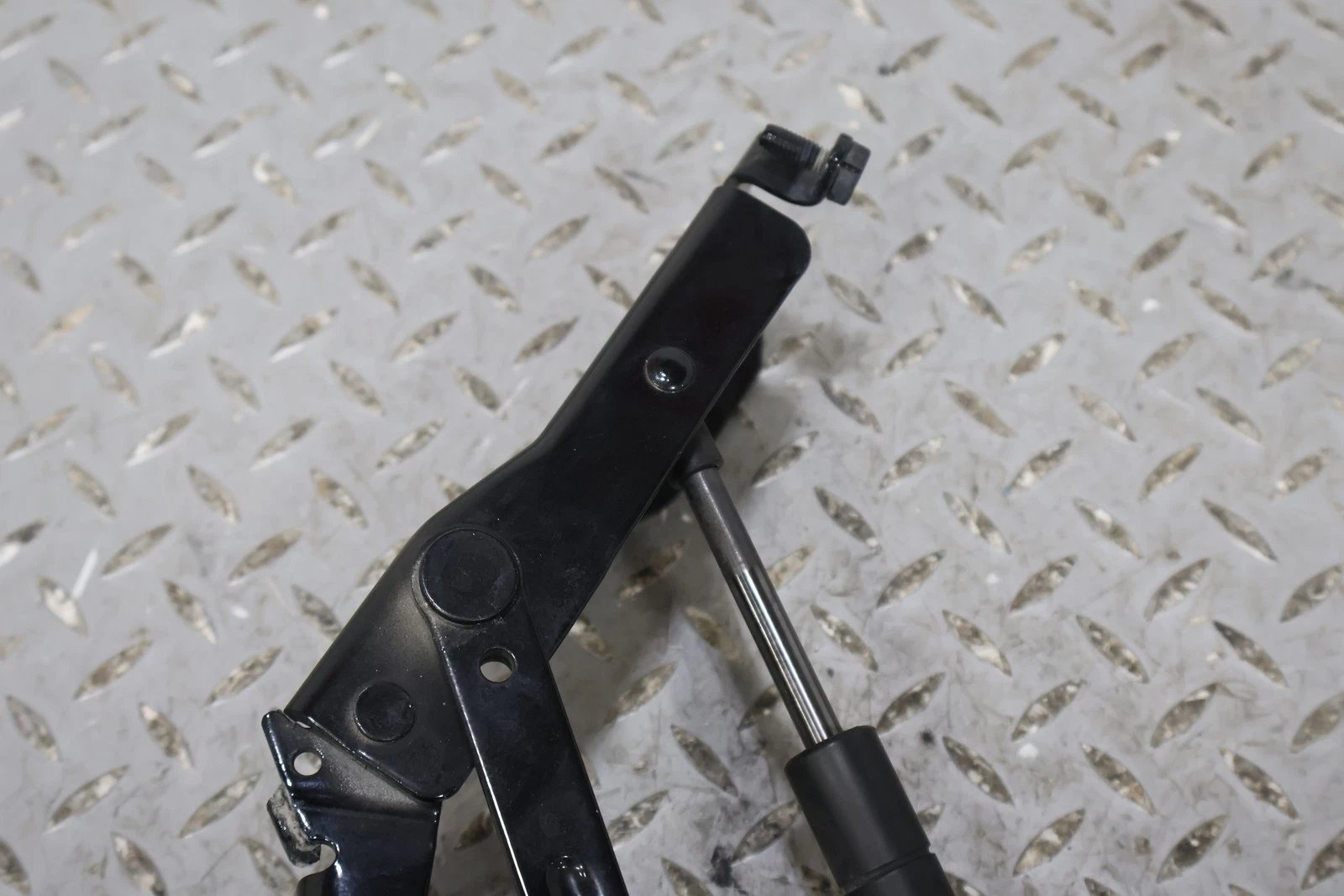 2006 BENTLY- Hood Hinge