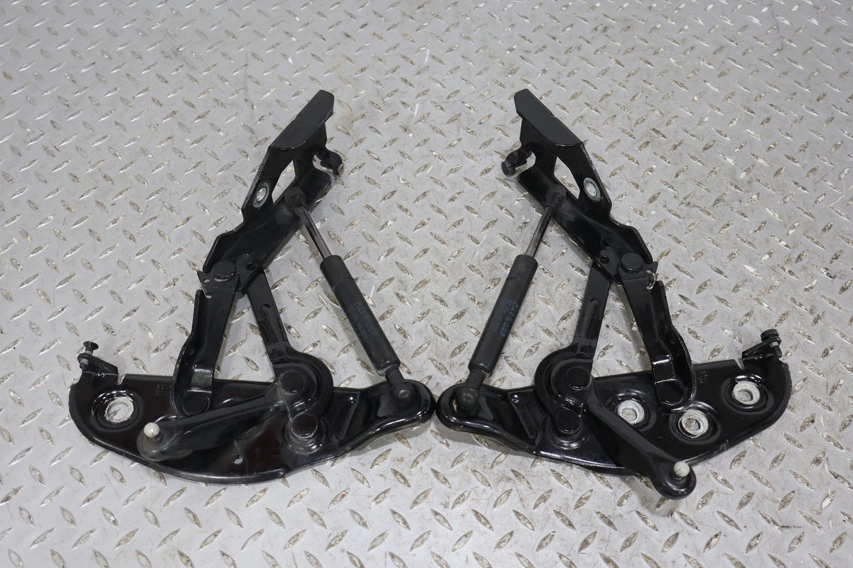 2006 BENTLY- Hood Hinge