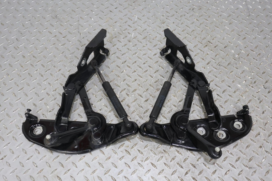 2006 BENTLY- Hood Hinge