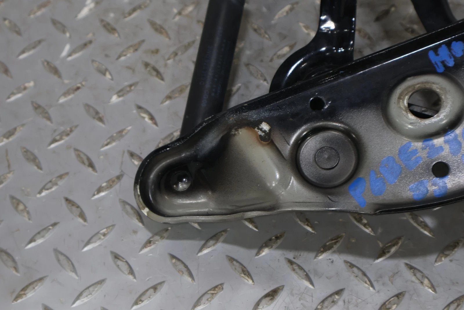 2006 BENTLY- Hood Hinge