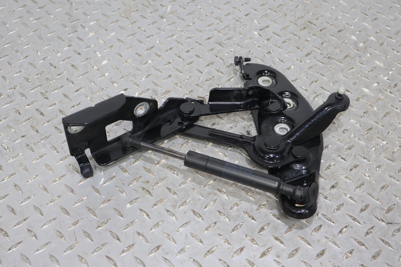 2006 BENTLY- Hood Hinge