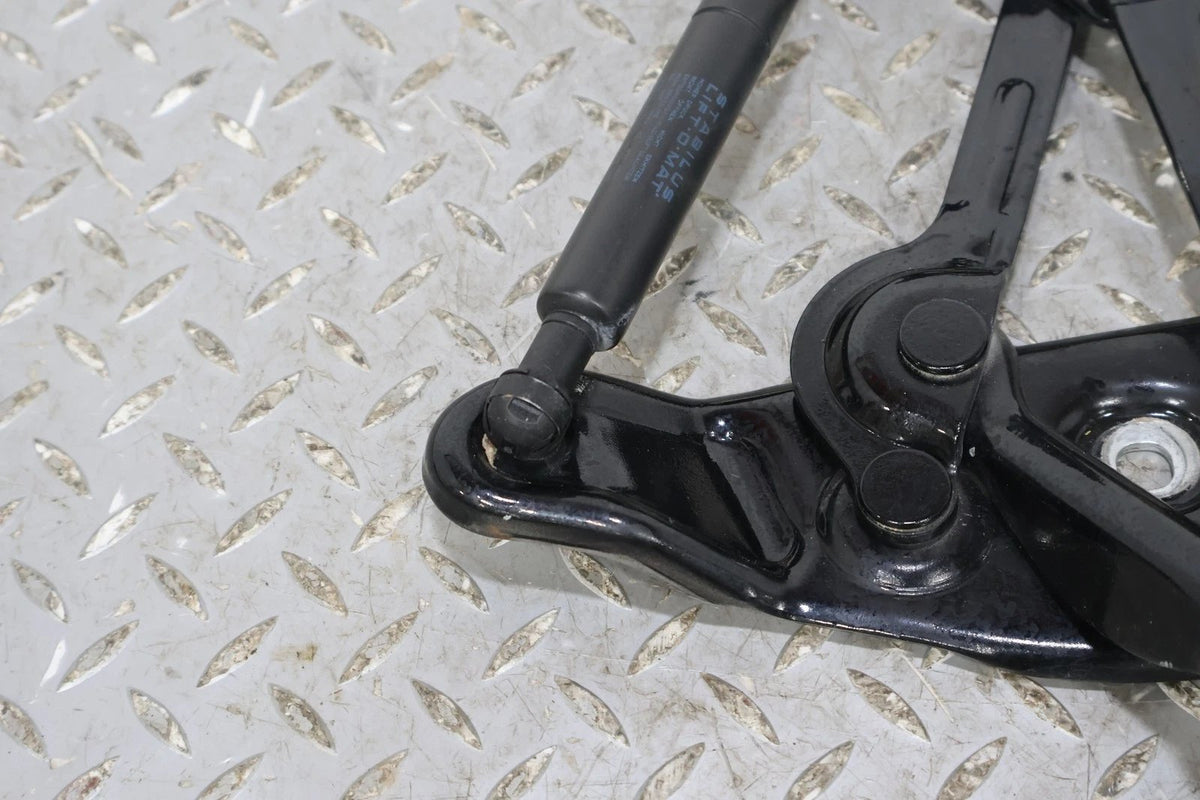 2006 BENTLY- Hood Hinge
