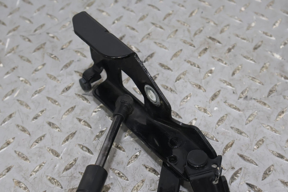 2006 BENTLY- Hood Hinge