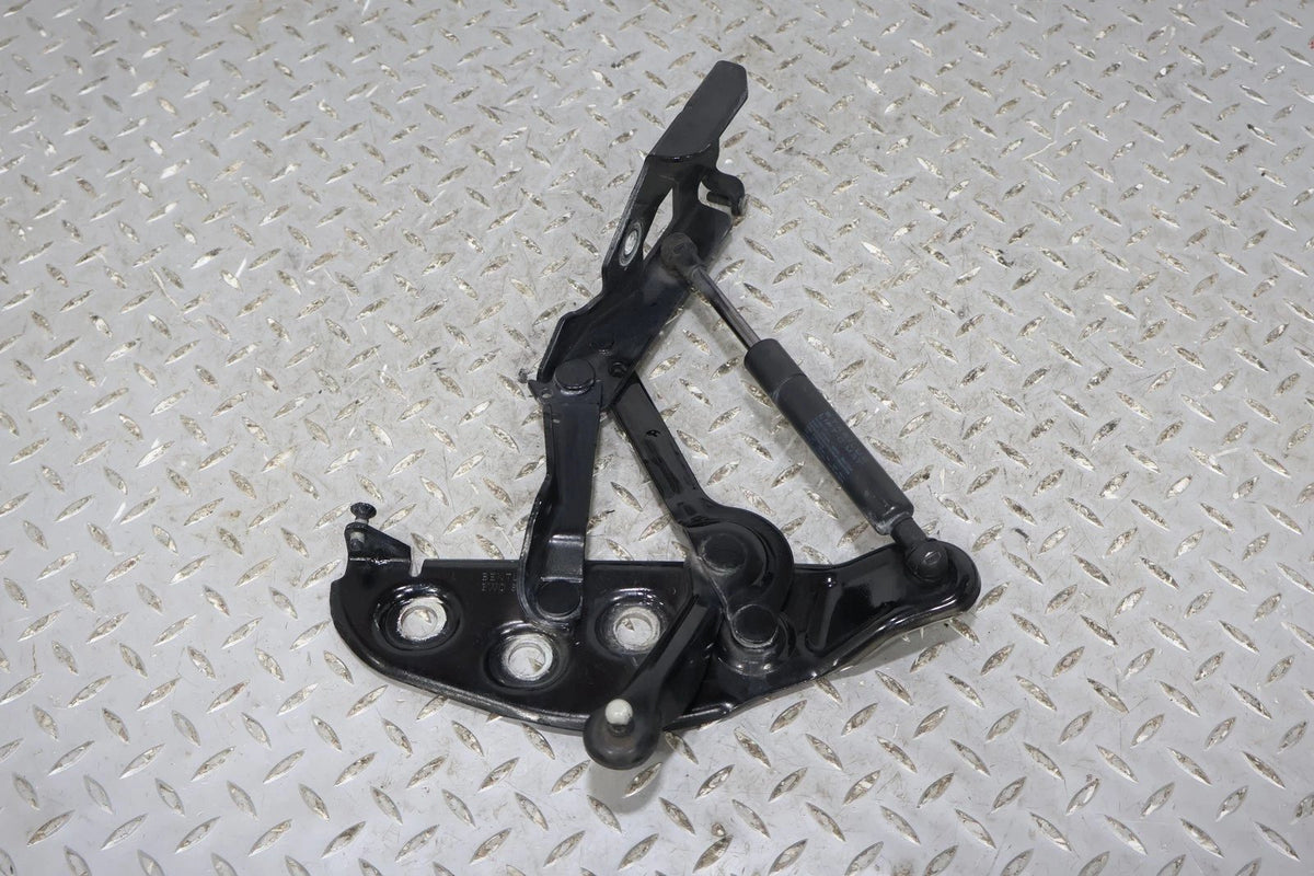 2006 BENTLY- Hood Hinge